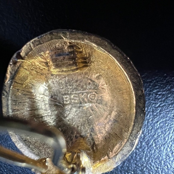 Vintage BSK Clip On Earrings White Enamel Blue Flowers Gold Tone‎ - Picture 10 of 10